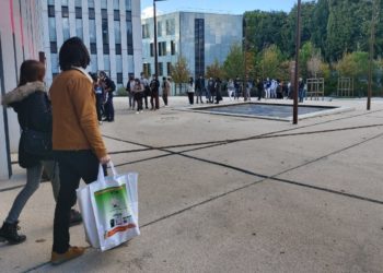 Les étudiants sont durement éprouvés par la crise du Covid. Ici distribution de colis alimentaires sur le campus d'Aix (Crédit Gomet'/LR).