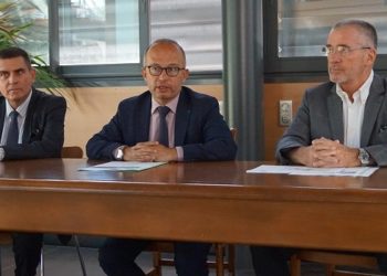 De gauche à droite : Jean-Yves Miaux, le directeur général de la Soléam, Lionel Royer-Perreaut, le nouveau président de la Soleam et son prédécesseur Gérard Chenoz, côte à côte en 2016(Crédit RM)