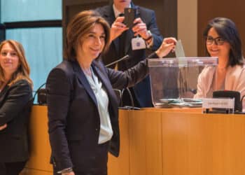 Martine Vassal lors de son élection à la présidence du Département au printemps 2015. Sabine Bernasconi (à gauche) et Marine Pustorino (à droite) sont à nouveau présentes sur les listes LR en 2021 (Crédit Gomet'/JYD).