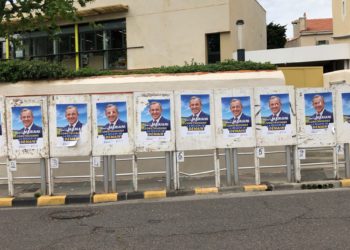 Affiches électorales de Thierry Mariani (Crédit Gomet'/JFE).