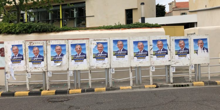 Affiches électorales de Thierry Mariani (Crédit Gomet'/JFE).