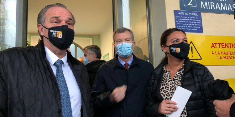 Renaud Muselier, jeudi 29 avril 2021, avec le préfet de région lors de la réouverture de la ligne TER de la Côte Bleue (crédit Gomet'/JFE).