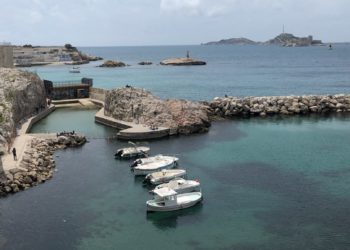 La "piscine" du Vallon avec au fond le local municipal (crédit Gomet'/JFE).