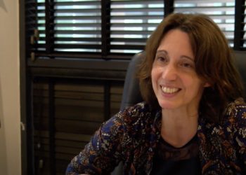 Sophie Camard dans son bureau à la mairie des 1er et 7e arrondissements (Crédit Gomet'/J.R-G)