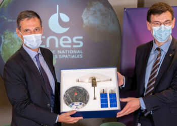 Rodolphe Saadé, P-dg de CMA CGM, et Philippe Baptiste, président du Cnes ont signé un partenariat d'innovation (Crédit Cnes)