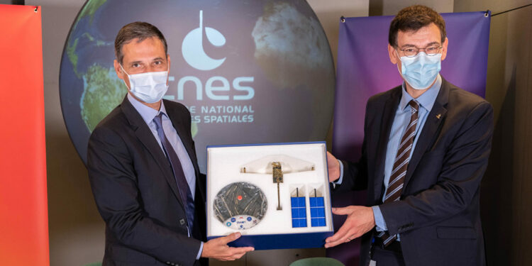 Rodolphe Saadé, P-dg de CMA CGM, et Philippe Baptiste, président du Cnes ont signé un partenariat d'innovation (Crédit Cnes)