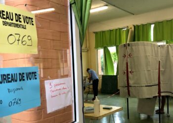Dans un bureau de vote dimanche 21 juin 2021 à Marseille.