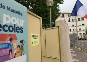 Devant un bureau de vote dimanche 20 juin 2021 à Marseille (Crédit Gomet'/JFE)
