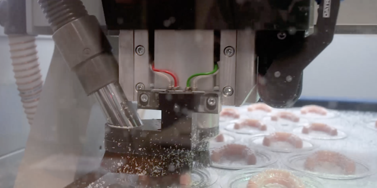 Biotech dental fabrique ses aligneurs dentaires invisibles en fabrication additive à Salon-de-Provence (Crédit DR)