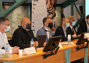 Philippe Véran (2ème en partant de la gauche) et Eric Berton (à sa droite) ont signé la création de la chaire le 2 juin (Crédit DR)