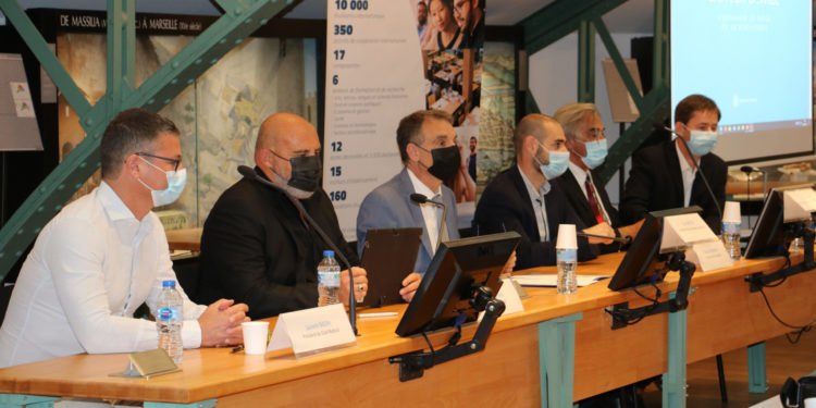 Philippe Véran (2ème en partant de la gauche) et Eric Berton (à sa droite) ont signé la création de la chaire le 2 juin (Crédit DR)