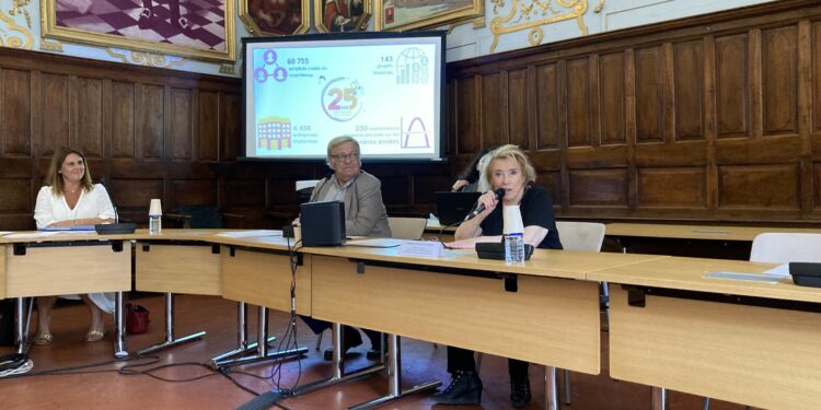Maryse Joissains, maire d'Aix-en-Provence, lors des 25 de Pays d'Aix Développement aux côtés de Maurice Farine et d'Isabelle Corbin (Crédit RM)