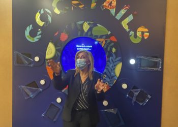 Marjorie Gauthier Deblaise, directrice du Mx, présente le jeu à cocktails (Crédit MG/Gomet')