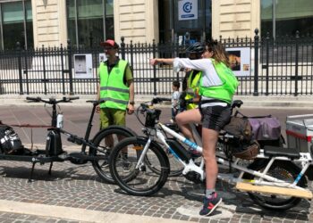 Des vélos cargos de Coursiers solidaires à Marseille devant la CCI AMP (Crédit Gomet'/JFE).