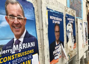 Panneaux électoraux dimanche 20 juin pour les élections régionales en Provence Alpes Côte d'Azur (Crédit Gomet')