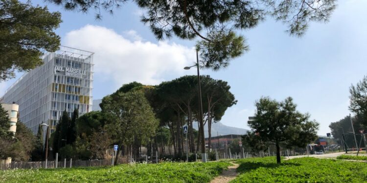 Le campus d'Aix Marseille université à Luminy aux portes du parc des Calanques (Crédit Gomet'/JFE)