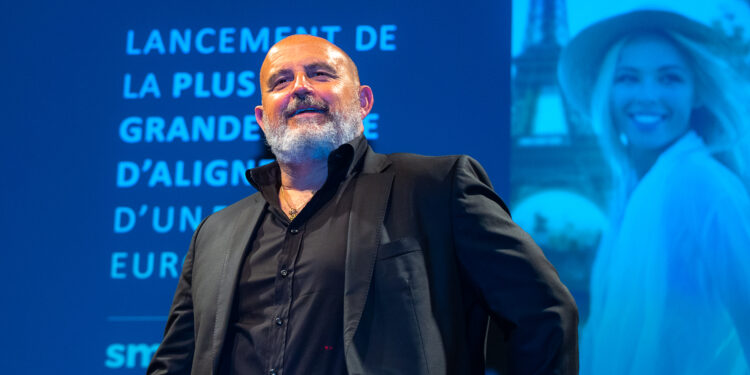 Philippe Veran, le P-dg de Biotech dental, lors de la présentation de sa future usine d'éligneurs invisibles en juin dernier à Salon-de-Provence (Crédit JYD)