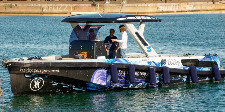 The New Era, premier bateau à moteur électro-hydrogène du monde, est un bon exemple du développement de ce nouveau moyen de transport dans la Métropole (Crédit JYD)