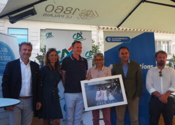 De droite à gauche Jean-Luc Chauvin (CCI), Elsa Charbit (Club de la Presse), Marc Epstein (Président de La Chance), Colette Weizman (Ordre des Experts-Comptables) et le commissaire priseur