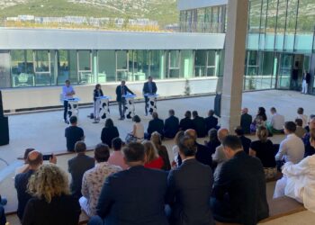 Inauguration de l'extension de Kedge à Luminy dans l'amphithéâtre extérieur (Crédit CA/CCIAMP)