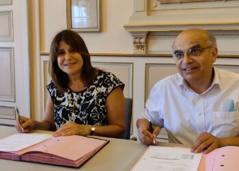 Michèle Rubirola et Didier Leschi signent la convention partenarial pour le rattrapage vaccinal des migrants