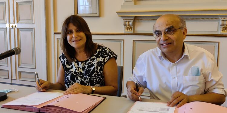 Michèle Rubirola et Didier Leschi signent la convention partenarial pour le rattrapage vaccinal des migrants