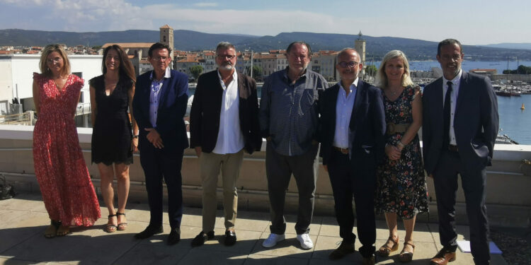 Philippe Vincensini (troisième en partant de la gauche) est le nouveau directeur de La Ciotat Shipyard (Crédit DR)