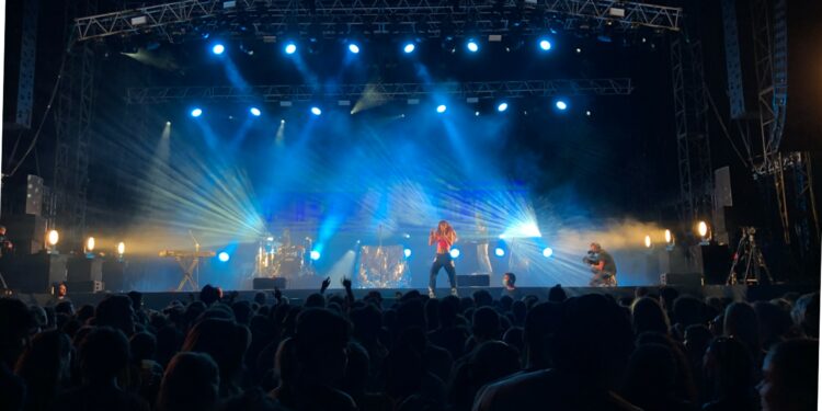 La chanteuse hip-hop Poopie sur la grande scène de Marsatac, le 2e festival de sa carrière (Crédit Gomet'/JFE)