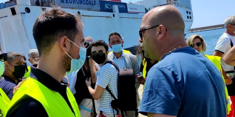 Un docker du port de Marseille interrompt la conférence de presse organisée par la Ville et le GPMM mercredi 28 juillet