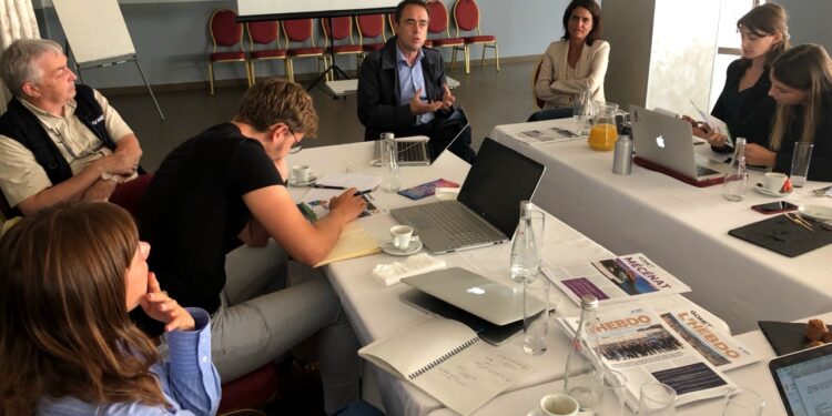 Arnaud Mercier à la rencontre de la rédaction de Gomet' lors d'un séminaire du média à La Bastide de Venelles mercredi 15 septembre (Crédit JFE)