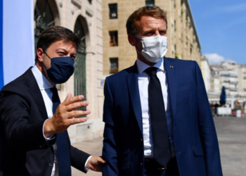 Benoît Payan accueille Emmanuel Macron à l'hôtel de ville de Marseille