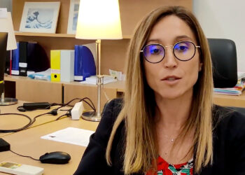 Carine Bauer dans son bureau à Aix-en-Provence (Crédit Gomet')