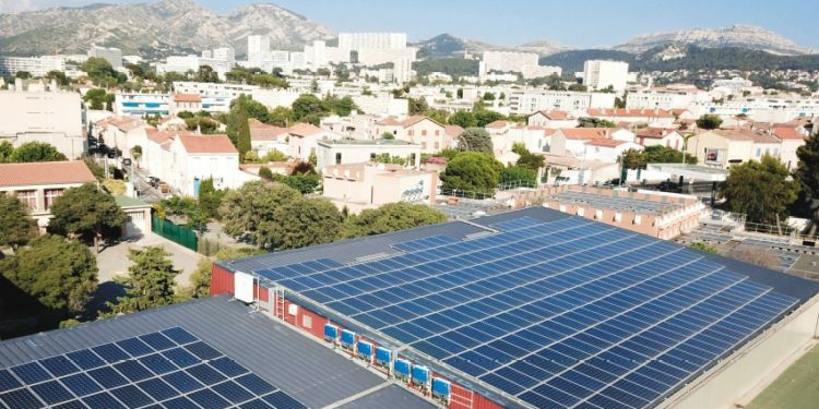 La Ville de Marseille veut équiper 400 bâtiments municipaux de panneaux solaires (Crédit DR)