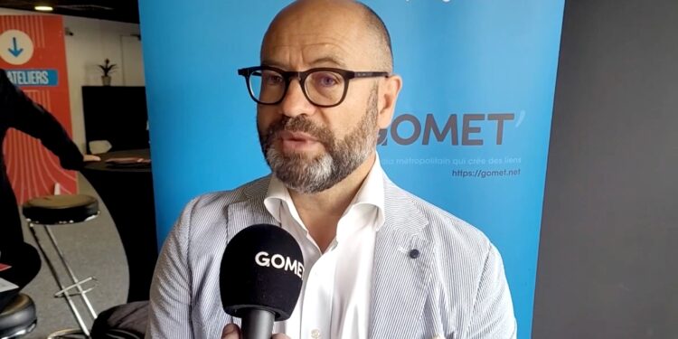 Jean-Michel Sibué au micro de Gomet'.