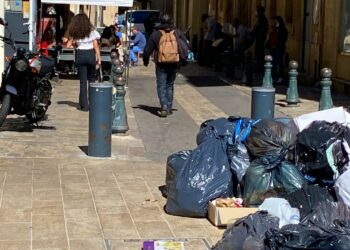 Les poubelles aixoises commencent à déborder et inquiètent la maire Sophie Joissains (Crédit Ras le Scoot twitter)