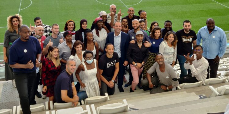 Thibaut Guilluy, haut commissaire à l'emploi et à l'engagement des entreprises, en compagnie de la promotion 2021 des Déterminés, au stade Vélodrome