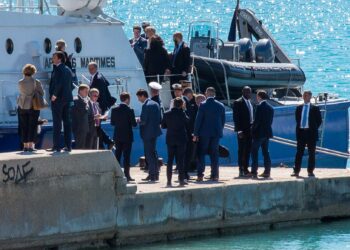 Emmanuel Macron en septembre 2017 sur le quai d'un embarcadère des plages du Prado à Marseille (Crédit Gomet'/JYD/Archives)