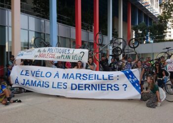 La Vélorution samedi 23 septembre emmenée par les associations Alternatiba, Action Non-Violente COP21 et le Réseau Action Climat et soutenue par le Pacte pour la Transition, Greenpeace, FUB, Amis de la Terre et le Secours Catholique. (Crédit @AlternatibaMar)