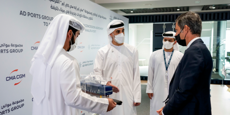 Rodolphe Saadé, le P-dg de CMA CGM, avec Falah Mohammed Al Ahbabi, le président d'Abu Dhabi Ports (Crédit Abu Dhabi Ports)