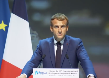 Emmanuel Macron sur la scène du parc Chanot au congrès national des Sapeurs-pompiers (Crédit Elysée)