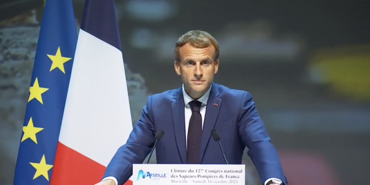 Emmanuel Macron sur la scène du parc Chanot au congrès national des Sapeurs-pompiers (Crédit Elysée)