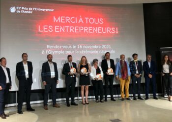 Les lauréats et les partenaires du prix EY Entrepreneur de l'année 2021 réunis à thecamp le mardi 28 septembre (Crédit Gomet'/JFE).