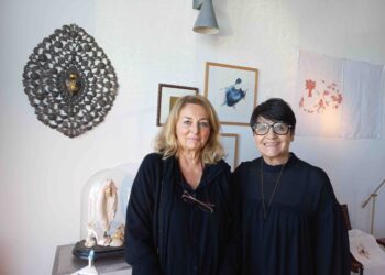 L'artiste Edith Laplane (à gauche) et Elizabeth Chambon, commissaire de l'exposition Edith Laplane et Elizabeth Chambon