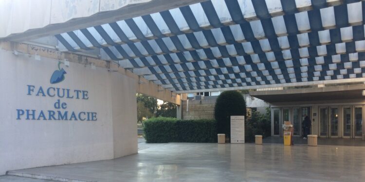 L'entrée de la faculté de pharmacie d'Aix Marseille (Crédit AMU)