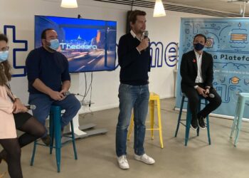 Cyril Zimmermann (au micro) aux côtés de Kevin Polizzi (à sa droite) et de Natacha Doucet de l'Epopée ont présenté le Grand numérique pour la Jeunesse à Cédric O (tout à droite). (Crédit RM)