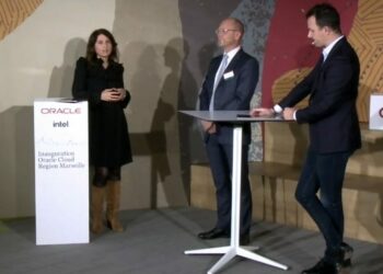 Karine Picard, la directrice d'Oracle France a présenté son nouveau data center aux côtés de Fabrice Coquio, le directeur d'Interxion France au centre et de Christophe Négrier, le vice-président technologie d'Oracle France (Crédit DR)