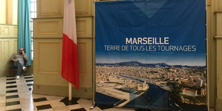 Une affiche pour vanter les attraits de Marseille pour le cinéma à l'occasion de la présentation du tournage dans la ville du film "Le gandre de ma vie" avec l'acteur Kad Merad (Crédit archives Gomet')