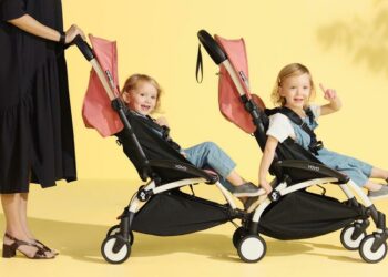 La fameuse poussette Yoyo de Bayzen, ici en version double, a conquis les parents du monde entier (Crédit Babyzen)