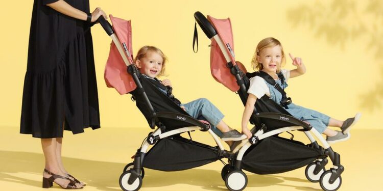 La fameuse poussette Yoyo de Bayzen, ici en version double, a conquis les parents du monde entier (Crédit Babyzen)