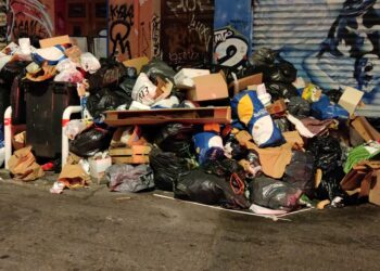 Proche de la place Jean Jaurès, trois semaines de grève ont vu naître de tas d'ordures